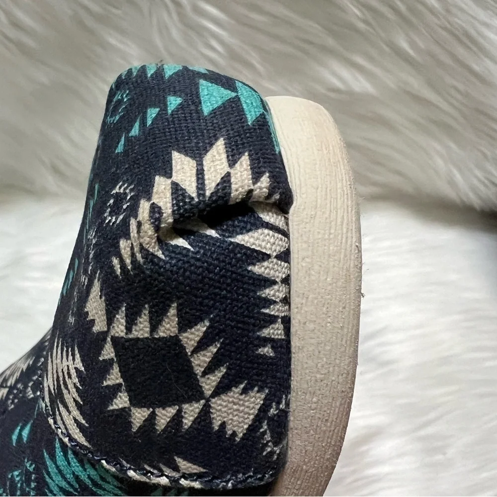 TOM’S Aztec Print Multicolor Women Shoes Sz W7.5